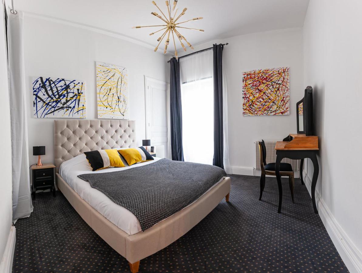 Chateau Des Ayes - Chambres & Suites Saint-Étienne-de-Saint-Geoirs Екстериор снимка