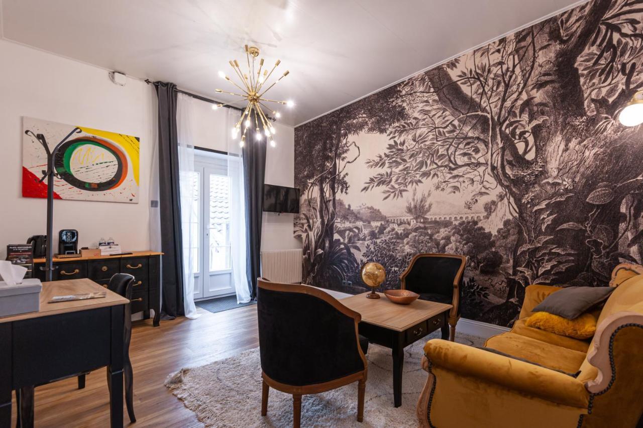 Chateau Des Ayes - Chambres & Suites Saint-Étienne-de-Saint-Geoirs Екстериор снимка