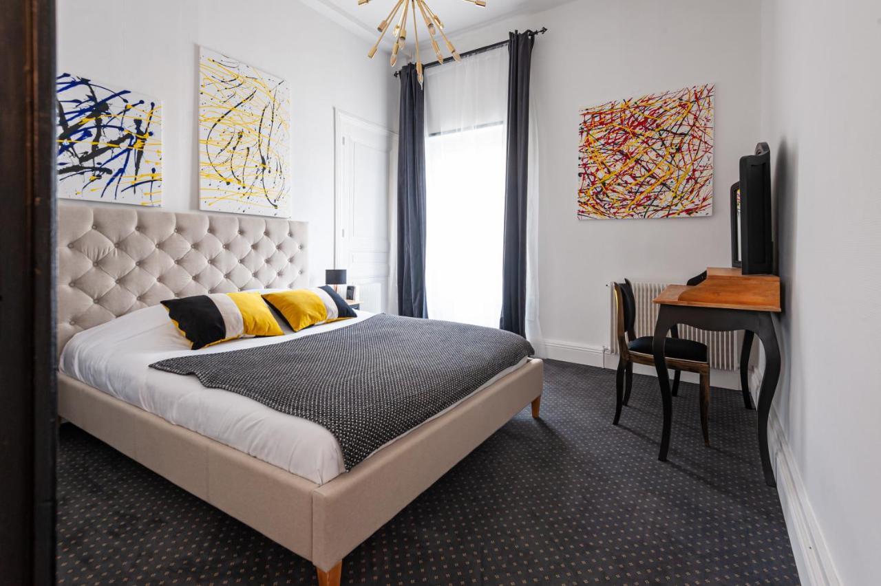 Chateau Des Ayes - Chambres & Suites Saint-Étienne-de-Saint-Geoirs Екстериор снимка