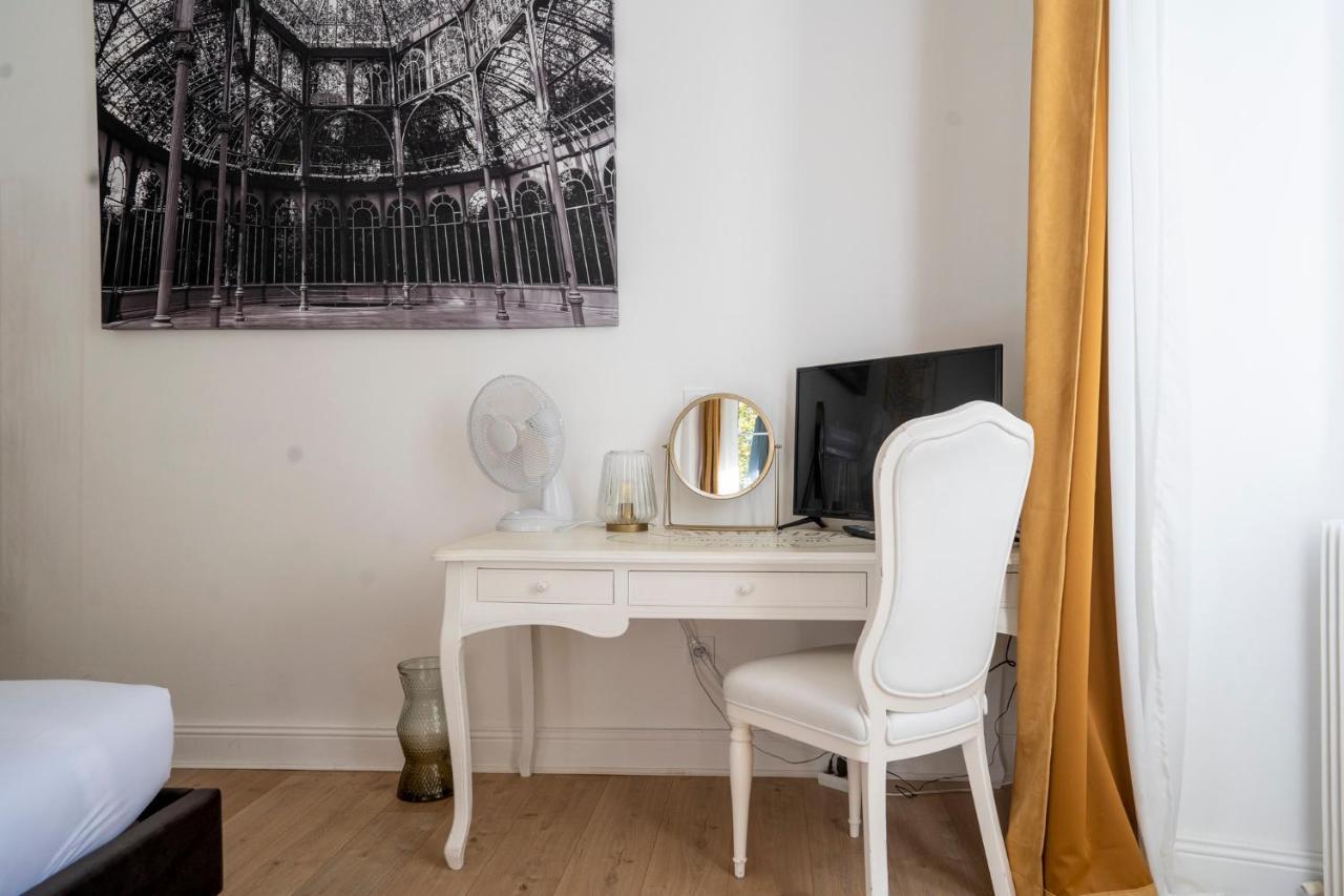Chateau Des Ayes - Chambres & Suites Saint-Étienne-de-Saint-Geoirs Екстериор снимка